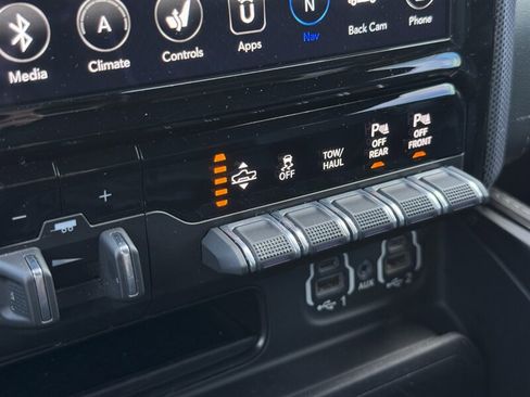 Used 2020 RAM 1500 Limited w/ Black Appearance Package AWD/4WD image 34