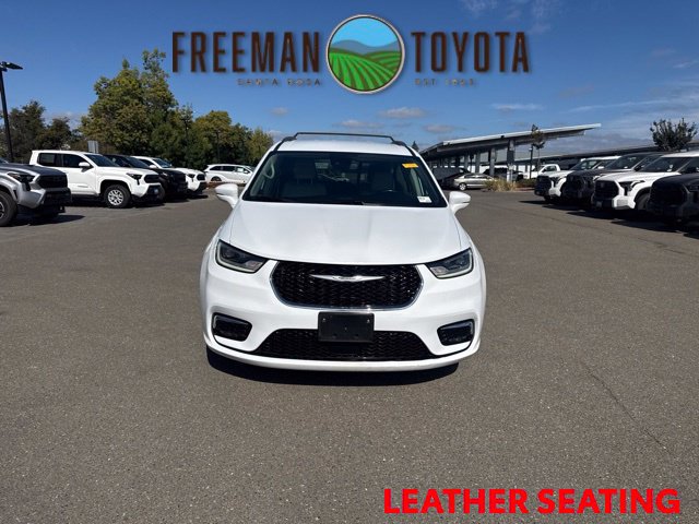 Used 2021 Chrysler Pacifica Touring-L FWD image 3