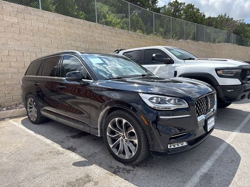 Used 2021 Lincoln Aviator Grand Touring w/ Equipment Group 302A AWD/4WD image 2