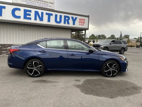 Used 2024 Nissan Altima 2.5 SR image 14