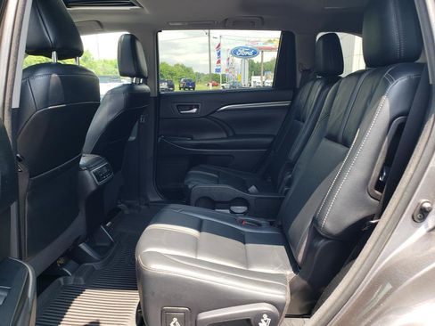 Used 2017 Toyota Highlander SE AWD/4WD image 11