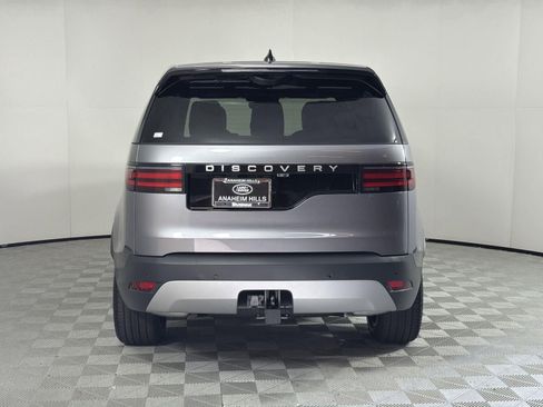 New 2026 Land Rover Discovery S image 3
