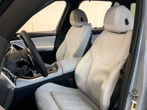 New 2026 BMW X5 xDrive50e w/ Executive Package image 9