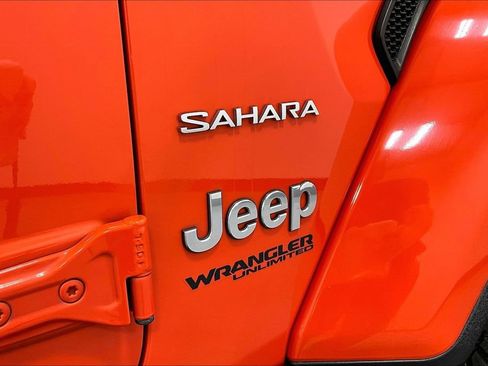 Used 2020 Jeep Wrangler Unlimited Sahara w/ Uconnect 4C Nav & Sound Group AWD/4WD image 38