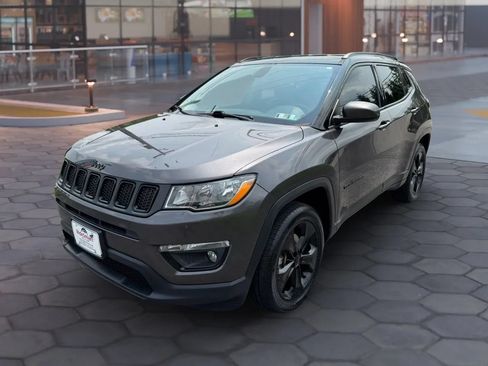 Used 2019 Jeep Compass Latitude AWD/4WD image 6