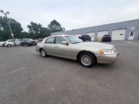 Used 1999 Lincoln Town Car Signature RWD image 23
