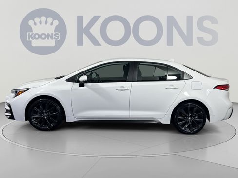 Used 2026 Toyota Corolla SE FWD image 2