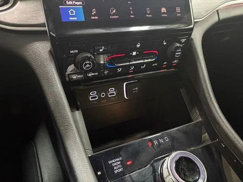 Certified 2024 Jeep Grand Cherokee Limited w/ Black Appearance Package image 21