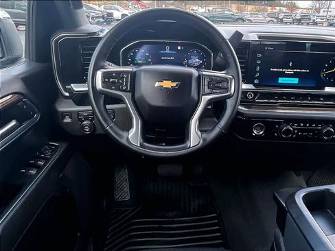 Used 2023 Chevrolet Silverado 1500 LT image 16