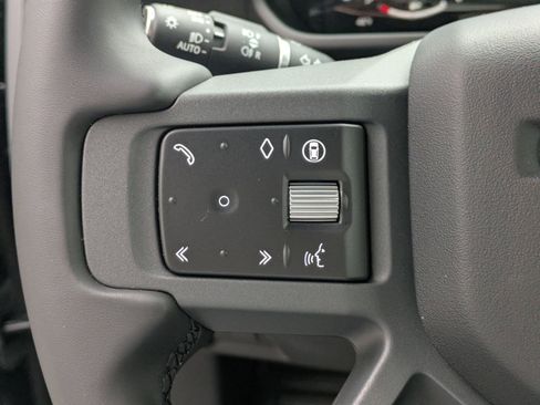 New 2026 Land Rover Defender 110 X-Dynamic SE AWD/4WD image 17