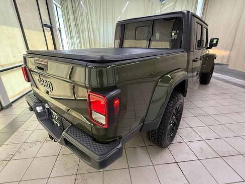 Used 2022 Jeep Gladiator Sport AWD/4WD image 5