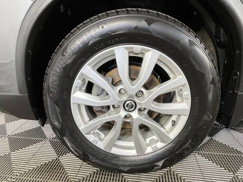 Used 2020 Nissan Rogue SV image 16