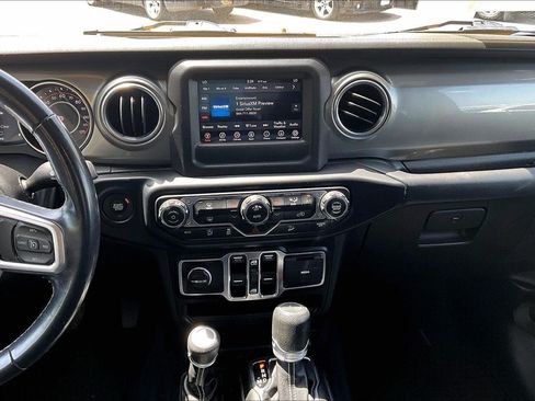 Used 2019 Jeep Wrangler Unlimited Sahara AWD/4WD image 6