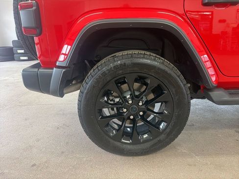 Certified 2025 Jeep Wrangler Unlimited Sahara AWD/4WD image 24