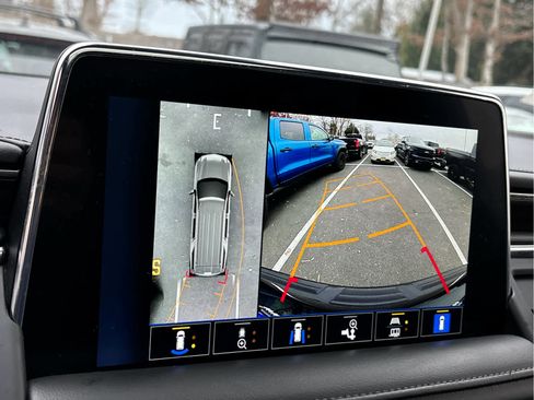 Used 2023 Chevrolet Suburban LT w/ Luxury Package image 23