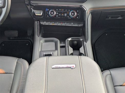 Used 2024 GMC Sierra 2500 AT4 image 19