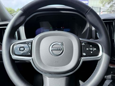Certified 2023 Volvo XC60 B5 Plus AWD/4WD image 18