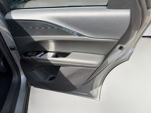 Used 2024 Cadillac Lyriq Luxury image 31