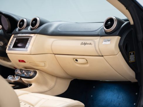Used 2010 Ferrari California image 70
