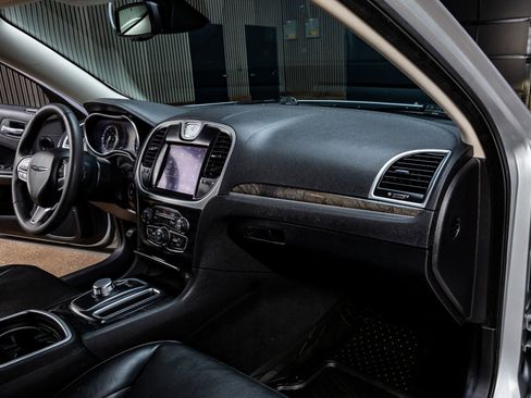 Used 2023 Chrysler 300 Touring L w/ Comfort Group RWD image 13