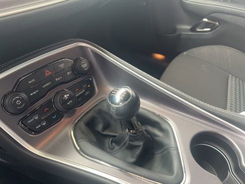 Used 2019 Dodge Challenger SRT Hellcat RWD image 4