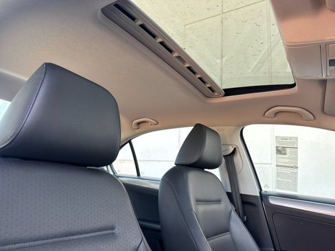 Used 2015 Volkswagen Jetta SE FWD image 16