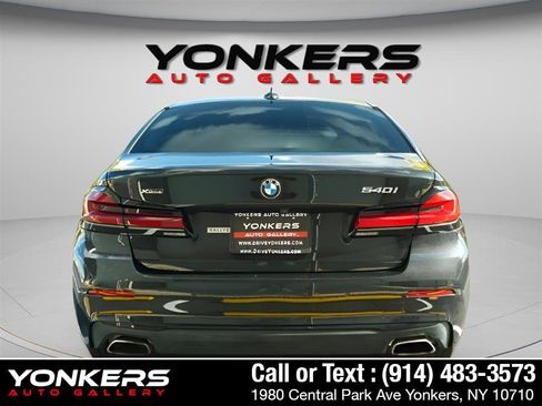 Used 2022 BMW 540i xDrive w/ Premium Package image 7