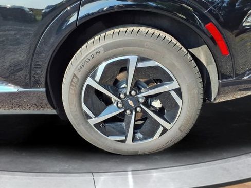 Certified 2024 Chevrolet Equinox EV LT FWD image 17