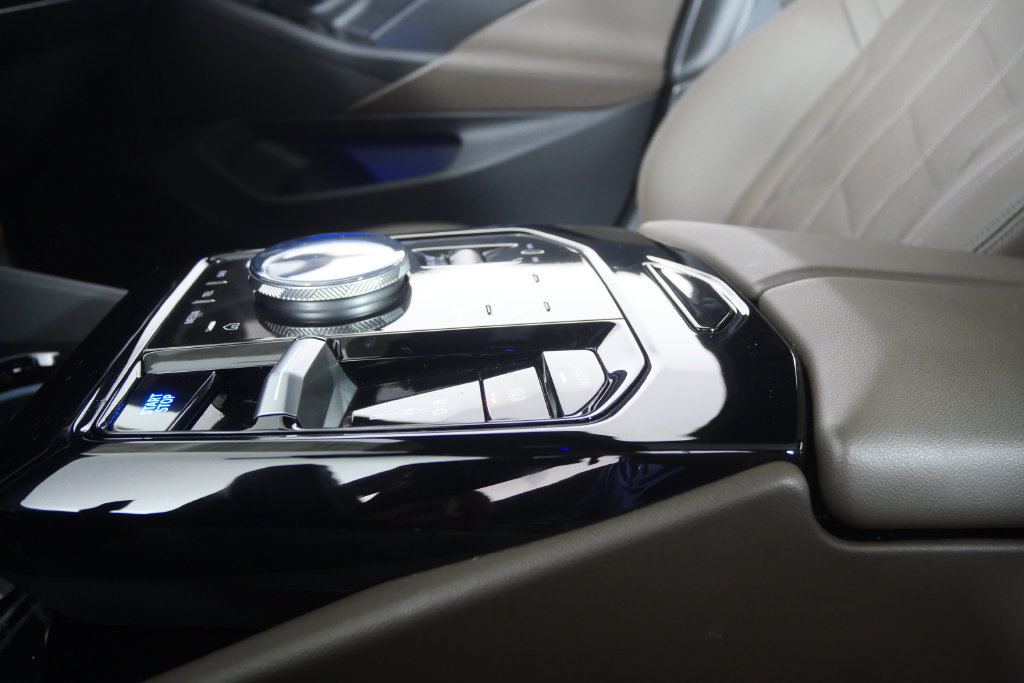 Certified 2026 BMW i5 eDrive40 AWD/4WD image 24