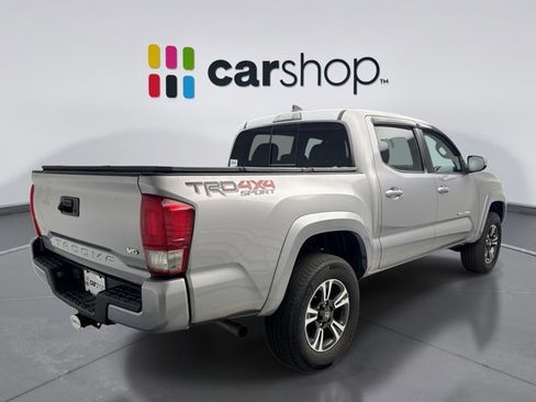 Used 2017 Toyota Tacoma TRD Sport w/ Tow Package AWD/4WD image 5