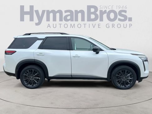 New 2026 Nissan Pathfinder SL FWD image 2