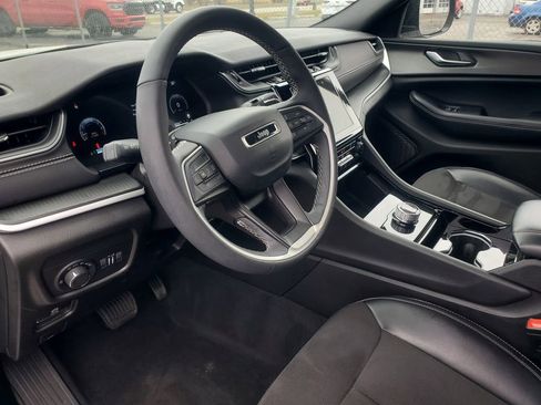 Used 2023 Jeep Grand Cherokee L Laredo image 15