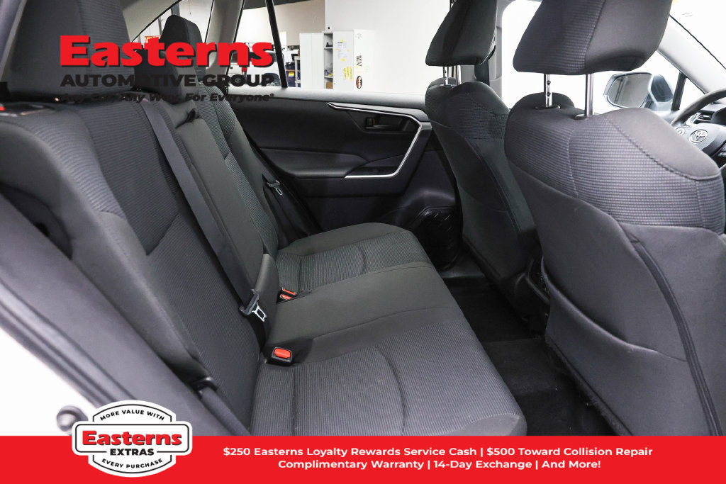Used 2022 Toyota RAV4 LE AWD/4WD image 24