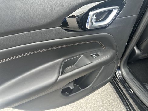 Used 2023 Jeep Compass Limited image 16