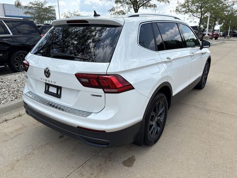 Used 2024 Volkswagen Tiguan SE AWD/4WD image 14