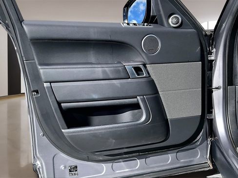 Used 2020 Land Rover Range Rover Sport HSE image 18