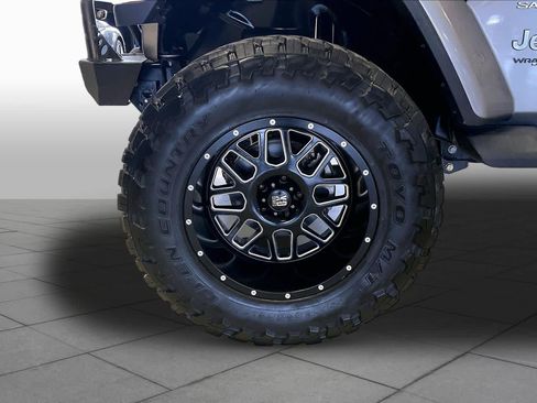 Used 2019 Jeep Wrangler Unlimited Sahara AWD/4WD image 10