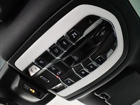 Used 2018 Porsche Macan S image 45