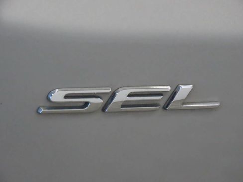 Used 2023 Ford Edge SEL w/ Convenience Package AWD/4WD image 6