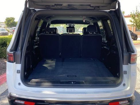 Used 2024 Jeep Wagoneer Series II w/ Flexible Seating Group RWD image 6