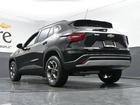 New 2026 Chevrolet Trax LT w/ Sunroof Package FWD image 5