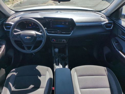 Used 2025 Chevrolet TrailBlazer LT AWD/4WD image 24