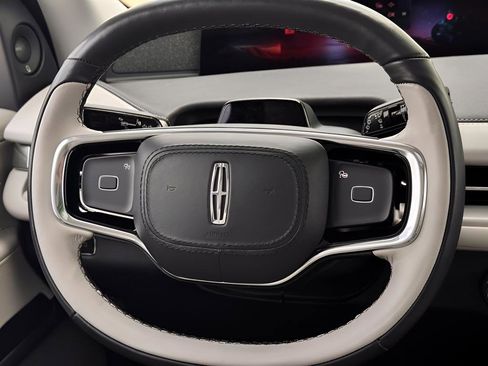 Used 2025 Lincoln Navigator L Reserve image 15