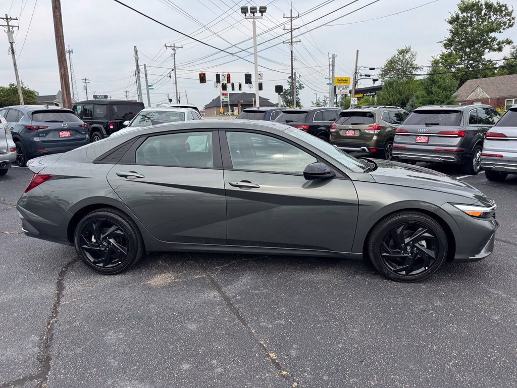 Used 2026 Hyundai Elantra Sport FWD image 5