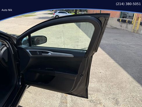 Used 2020 Ford Fusion SE image 37