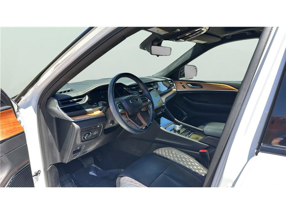 Used 2022 Jeep Grand Cherokee Summit AWD/4WD image 9