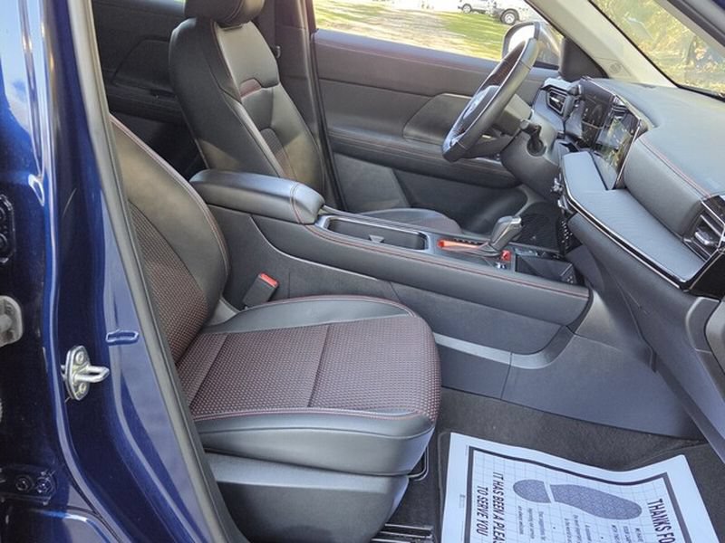 Used 2025 Nissan Kicks SR FWD image 15