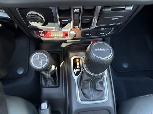Used 2024 Jeep Gladiator Mojave image 30