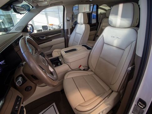 Used 2023 GMC Yukon Denali w/ Denali Reserve Package image 18