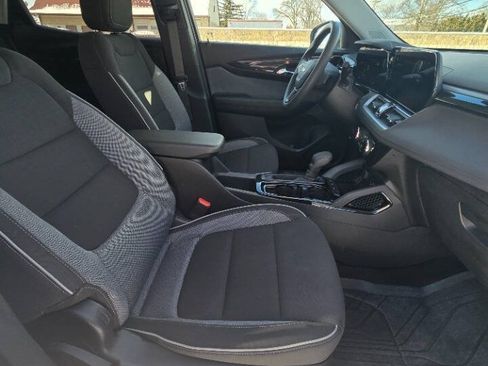 Used 2024 Chevrolet TrailBlazer LT w/ LPO, Blackout Package FWD image 30